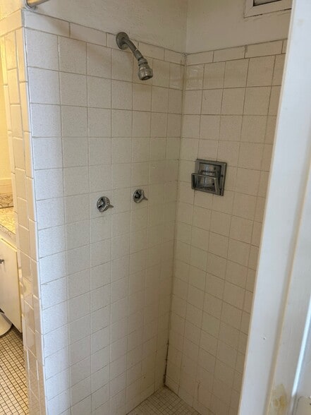 More Photos Of 1081-1083 E 23rd St, Hialeah Office For Lease