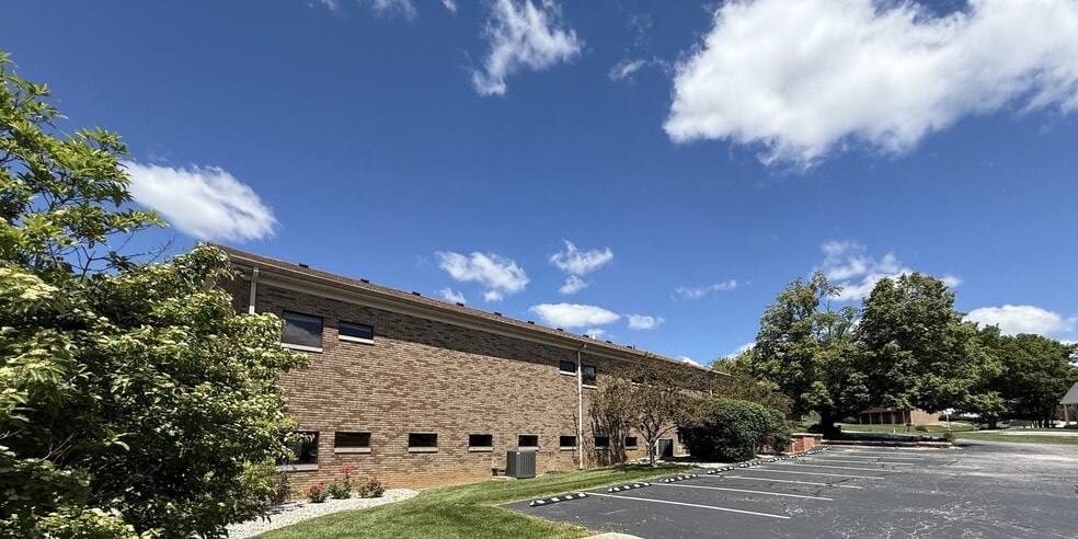 More Photos Of 4 Physicians Park, Frankfort Healthcare For Sale