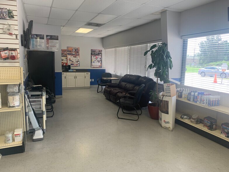 More Photos Of 18700 US Highway 59, New Caney Warehouse For Lease