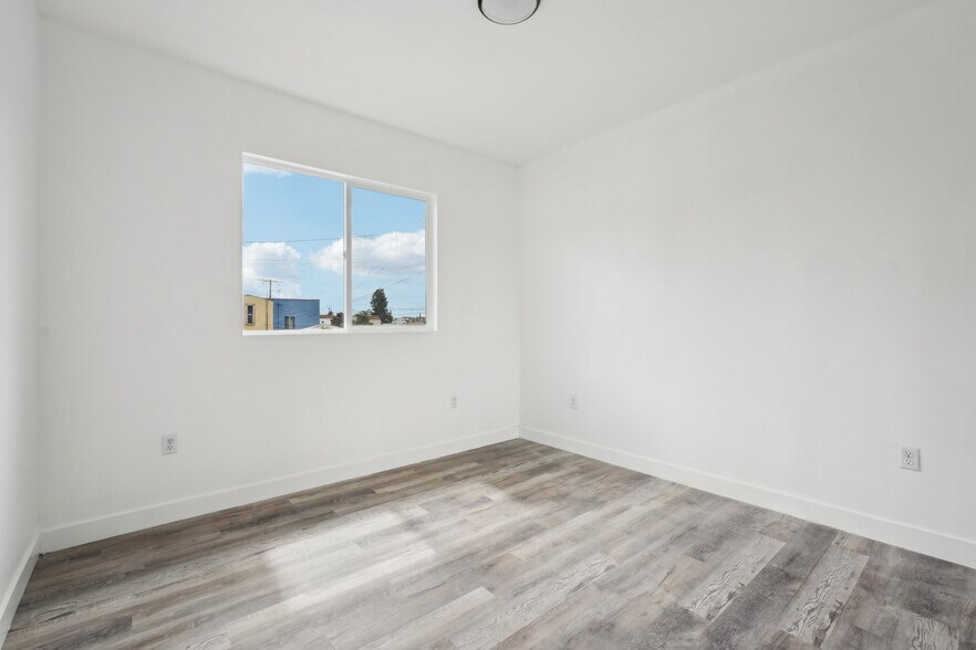 More Photos Of 2516 Malabar St, Los Angeles Apartments For Sale