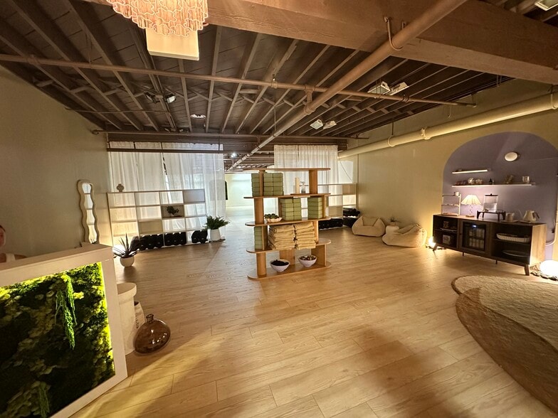 More Photos Of 2553-2555 State St, San Diego Light Distribution For Lease
