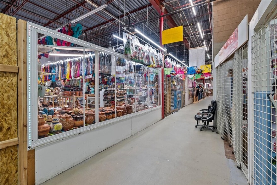 More Photos Of 318 E Long Ave, Fort Worth General Retail For Sale