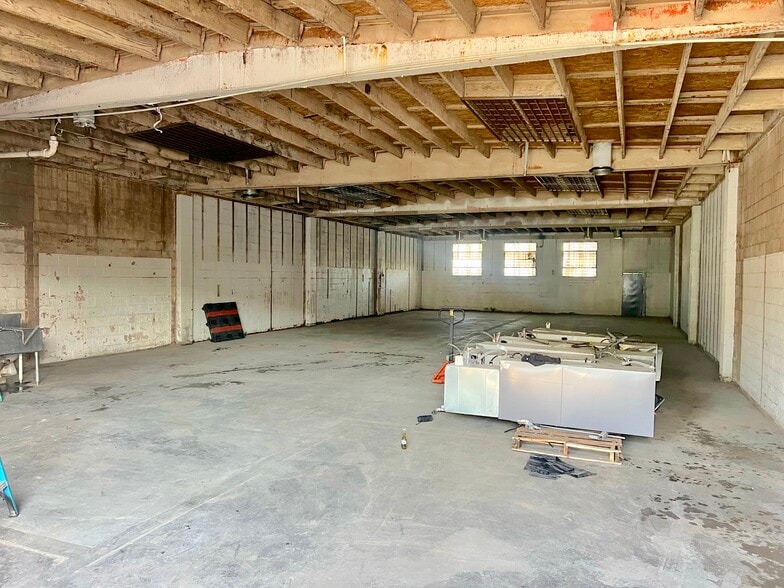 More Photos Of 3332 14th St, Los Angeles Warehouse For Lease