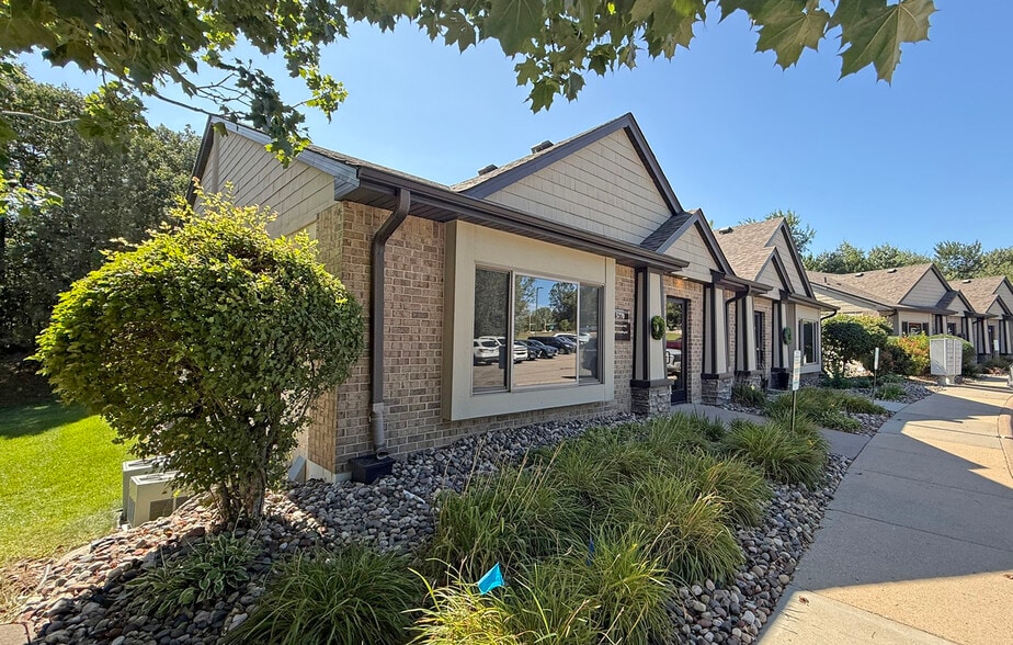 More Photos Of 5770 Blackshire Path, Inver Grove Heights Office For Sale