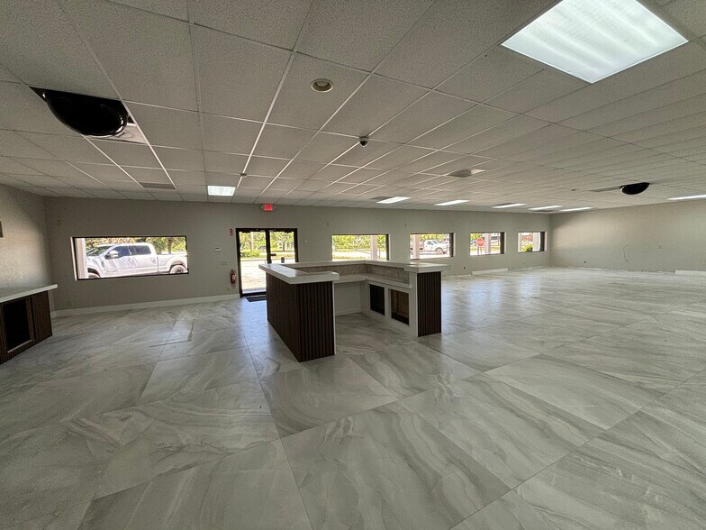 More Photos Of 6350 Bayshore Rd, North Fort Myers Freestanding For Sale