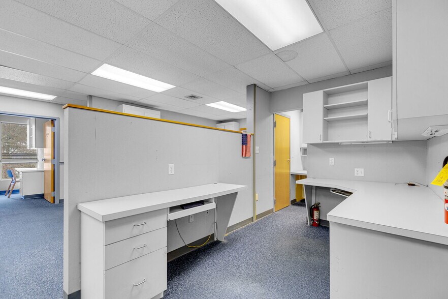 More Photos Of 60 Westwood Ave, Waterbury Medical For Sale