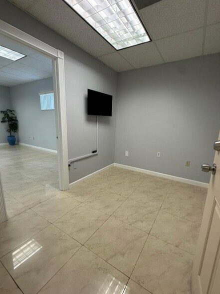 More Photos Of 1820 NE 163rd St, North Miami Beach Office For Lease