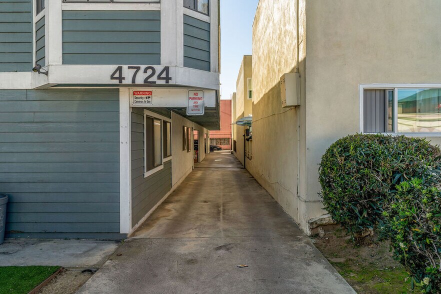 More Photos Of 4724 W 173rd St, Lawndale Apartments For Sale