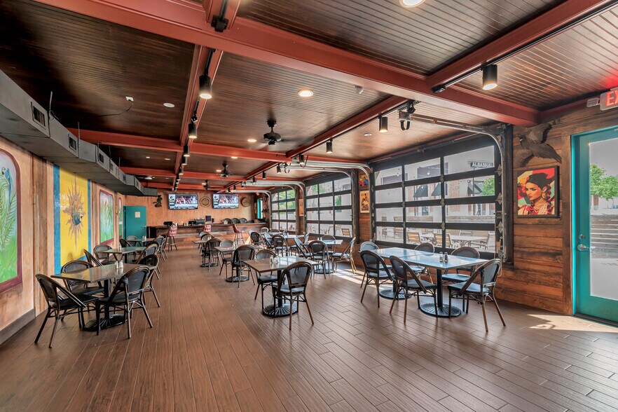 More Photos Of 1072 W Lee Dr, Baton Rouge General Retail For Lease