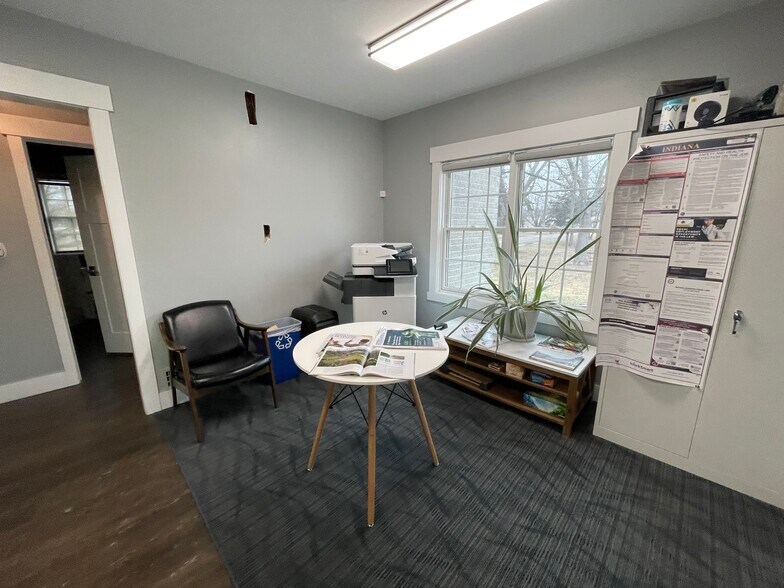 More Photos Of 5022 Rockville Rd, Indianapolis Office For Lease