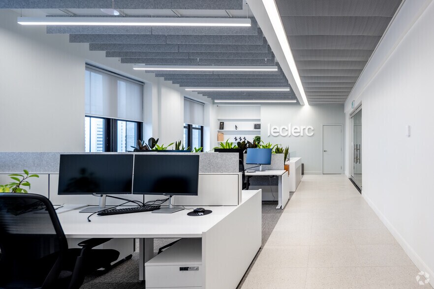 More Photos Of 360 Rue Saint-Jacques, Montréal Office For Lease