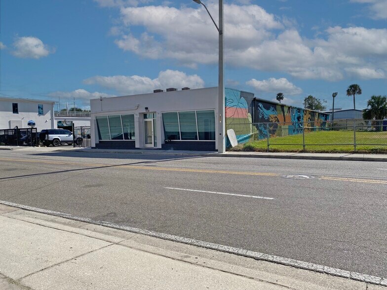 More Photos Of 1730 E Duval St, Jacksonville Showroom For Lease