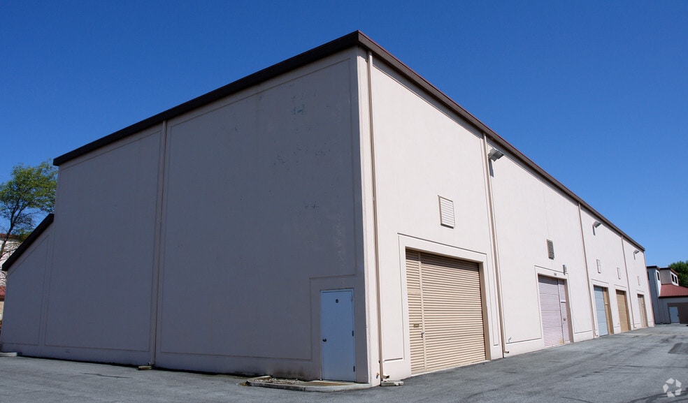 More Photos Of 335 Convention Way, Redwood City Unknown For Lease