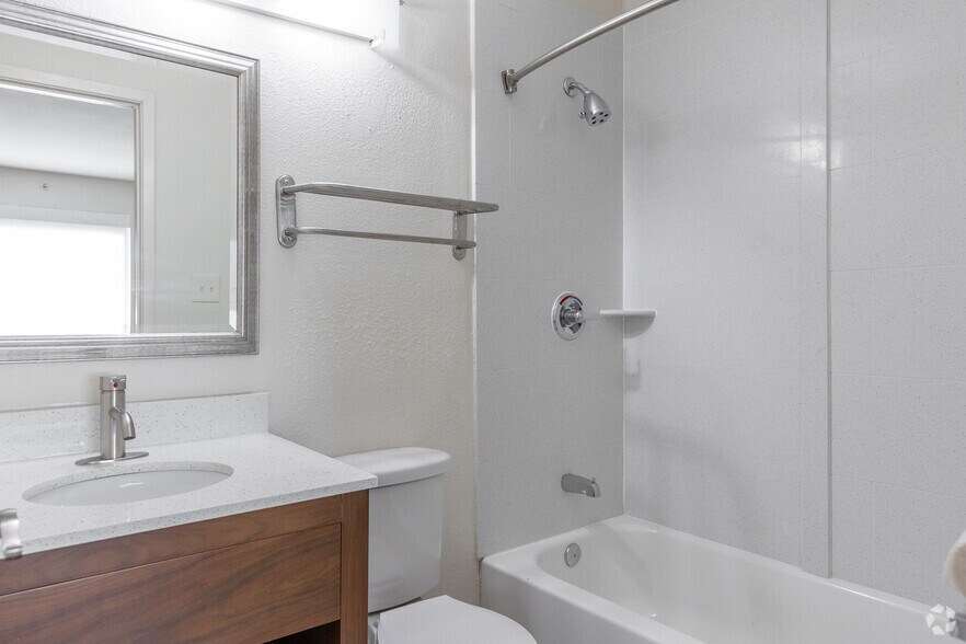 More Photos Of 2425 Atrium Way, Nashville Apartments For Sale