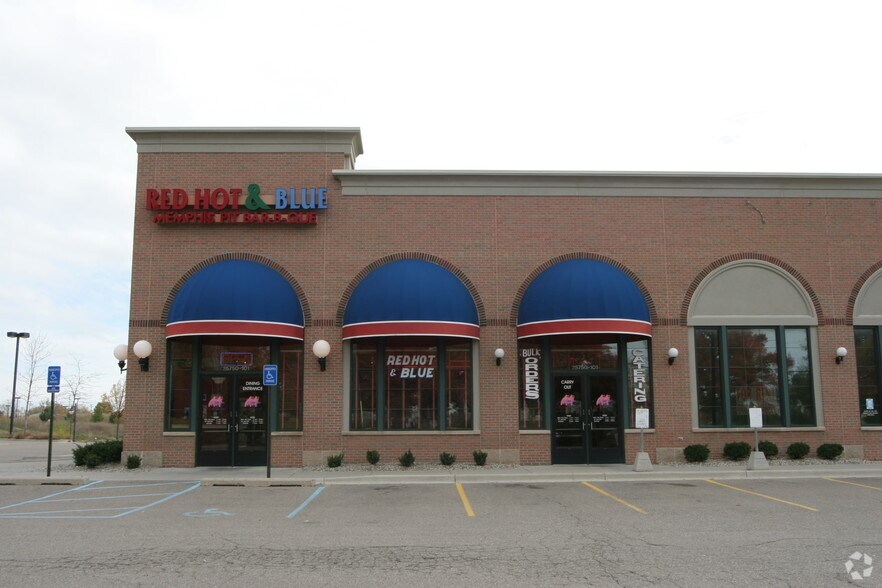 More Photos Of 25750-25780 Novi Rd, Novi Storefront Retail Office For Lease