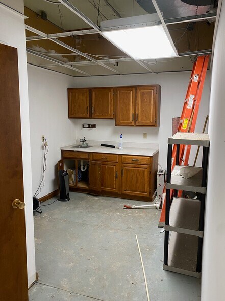 More Photos Of 110 W Walnut St, Kokomo Office For Sale