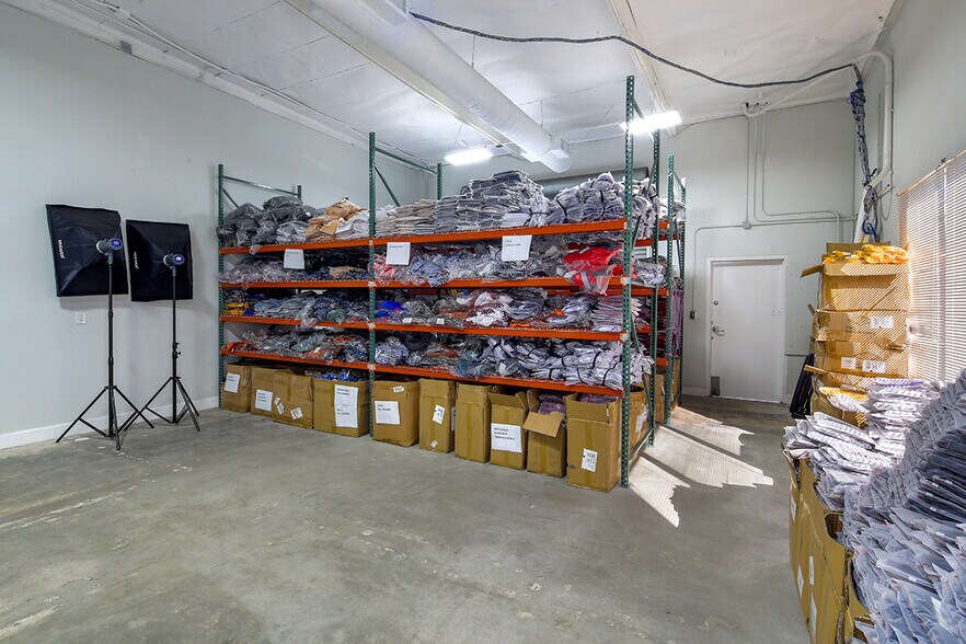 More Photos Of 2621 W Woodland Dr, Anaheim Manufacturing For Sale