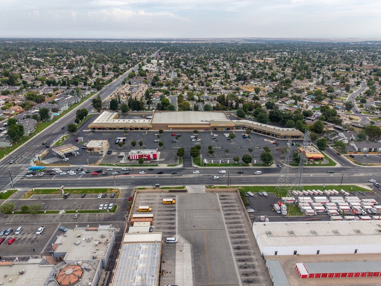 More Photos Of 6300 White Ln, Bakersfield General Retail For Sale