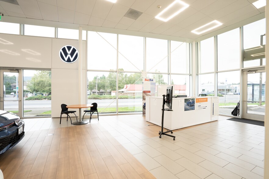 More Photos Of 20000 McLoughlin Blvd, Gladstone Auto Dealership For Sale