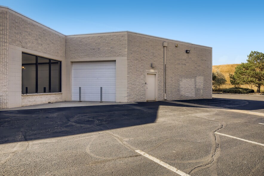 Primary Photo Of 4725 Walnut St, Boulder Research And Development For Sale