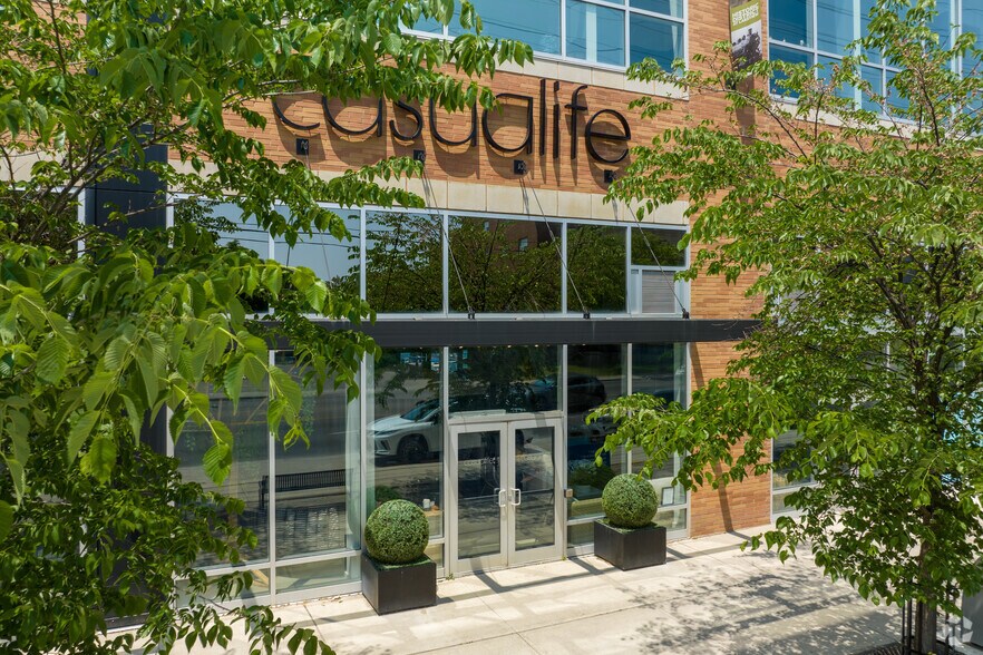 More Photos Of 507 Lakeshore Rd E, Mississauga General Retail For Lease