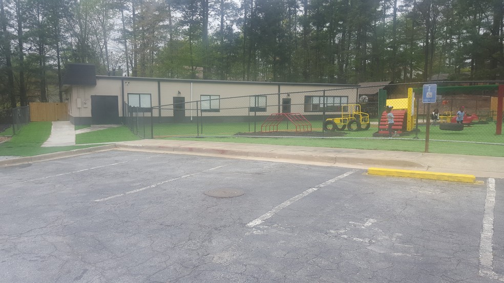More Photos Of 2755 Flat Shoals Rd, College Park Daycare Center For Sale