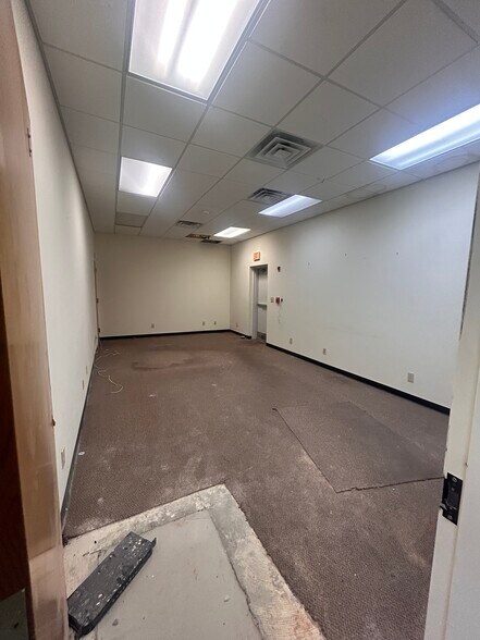 More Photos Of 1426 Paramount Dr, Huntsville Restaurant For Lease