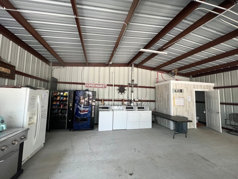 More Photos Of 6300 FM 3081, Willis Manufactured Housing Mobile Home Park For Sale