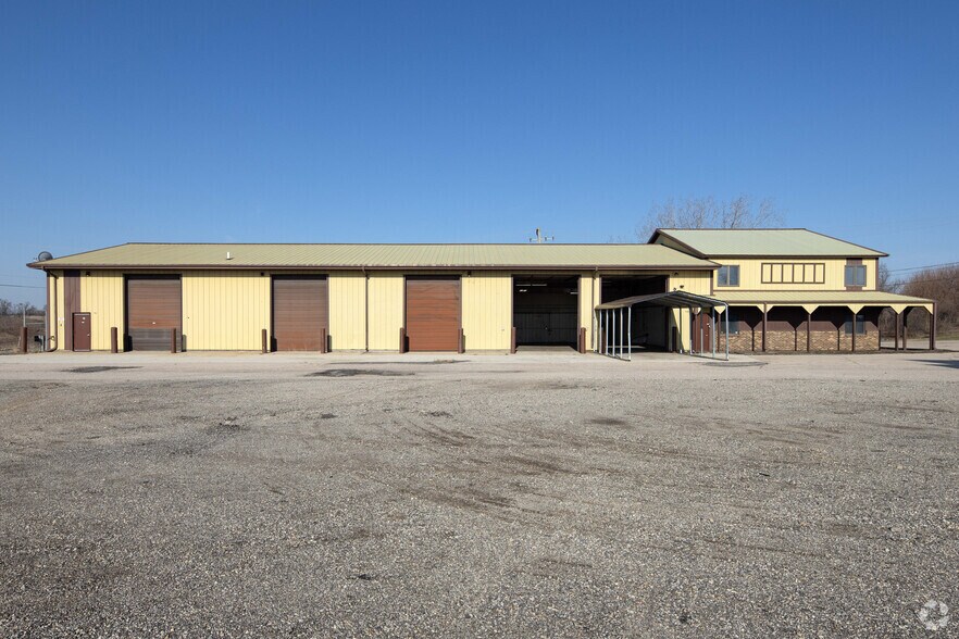 More Photos Of 3504 S Virginia, Crystal Lake Truck Terminal For Sale