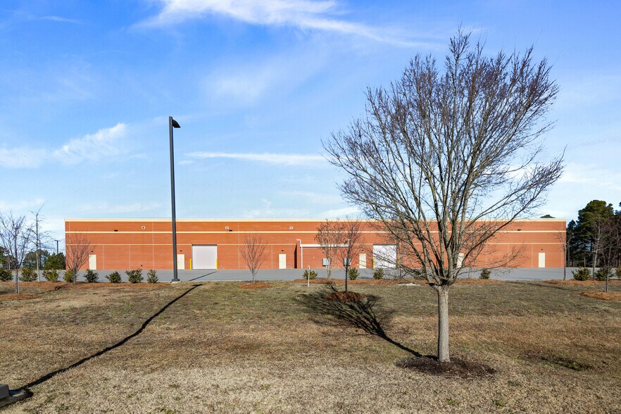 More Photos Of 2810 Procurement Cir, Fayetteville Flex For Sale