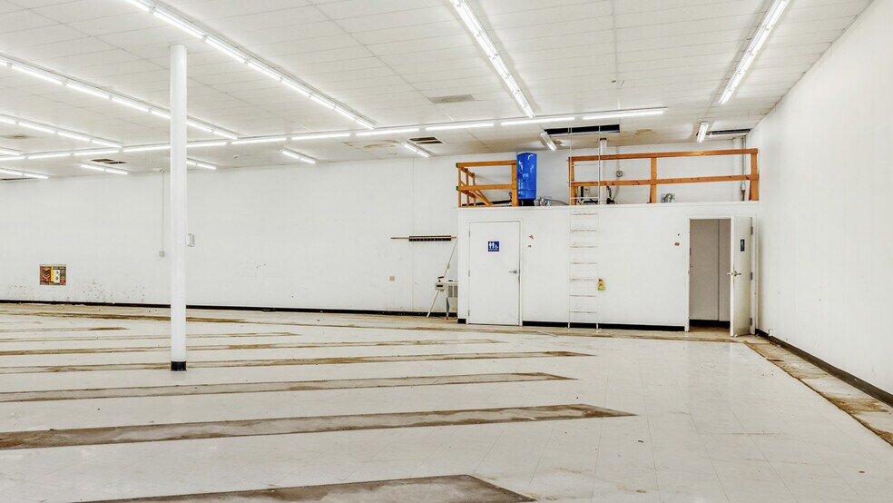 More Photos Of 8145 W US Hwy 2, Iron Mountain Freestanding For Sale