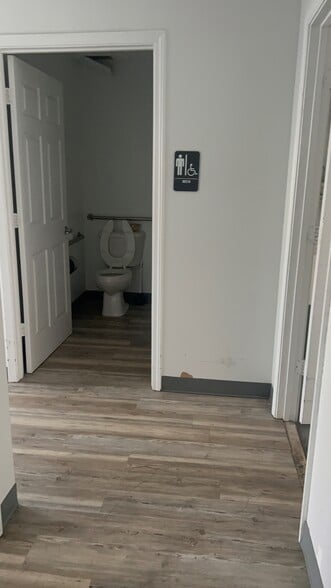 More Photos Of 450 S Cemetery St, Norcross Warehouse For Lease