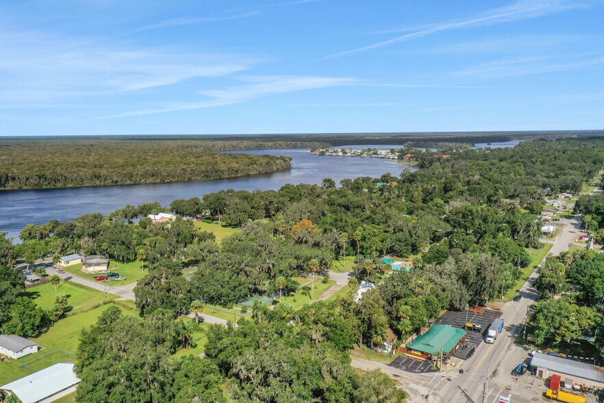 More Photos Of 413 Elm St, Welaka Freestanding For Sale