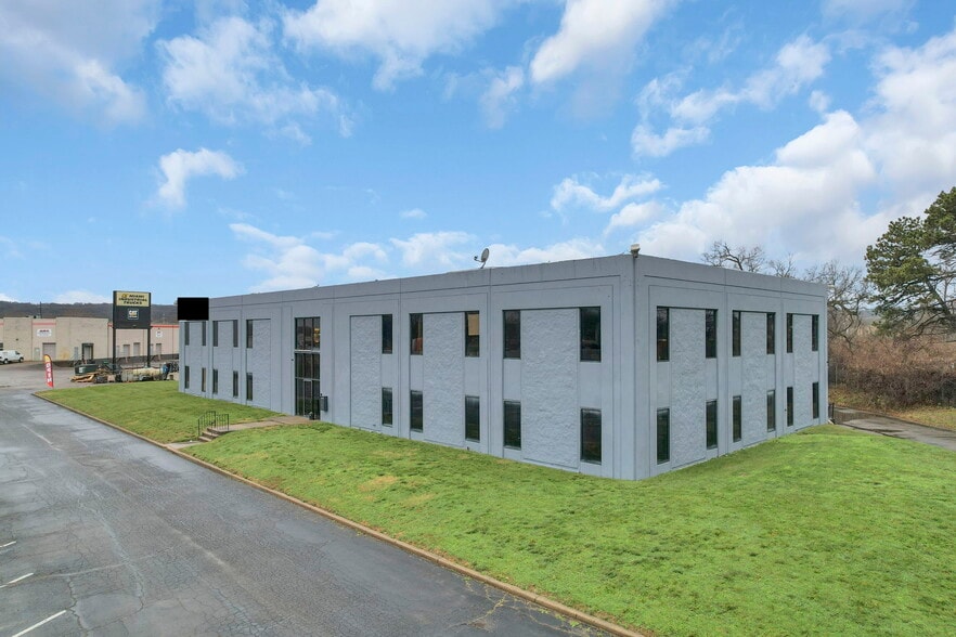 More Photos Of 2844 E River Rd, Dayton Office For Sale