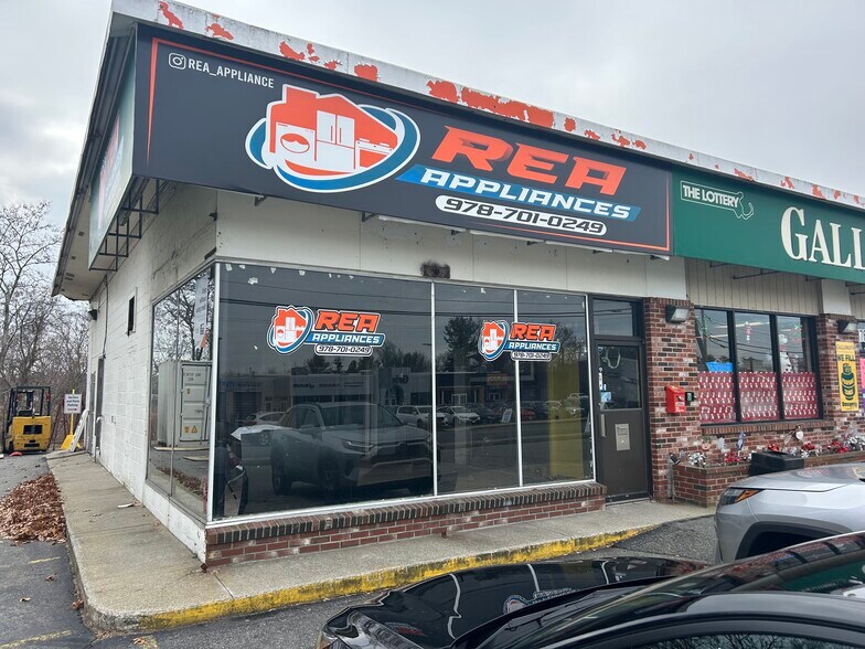 More Photos Of 176 Pelham St, Methuen Storefront For Lease