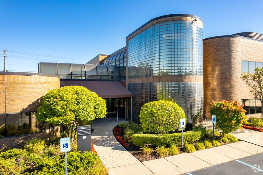 Primary Photo Of 19700-19800 Hall Rd, Clinton Township Office For Sale