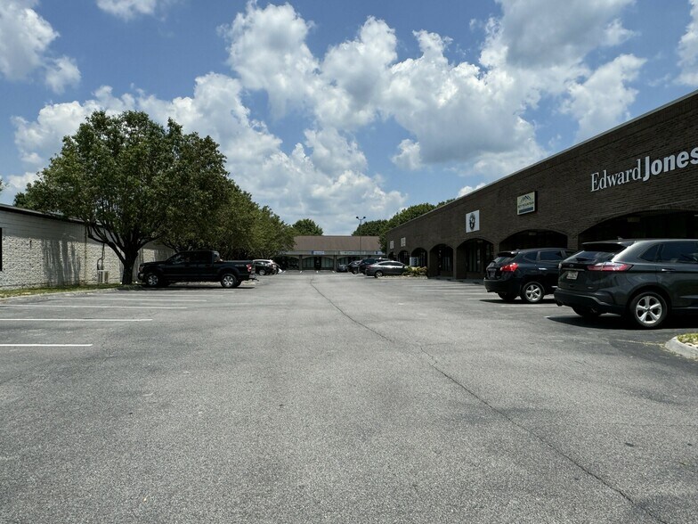 More Photos Of 624-630 Dolly Parton Pky, Sevierville Office For Lease