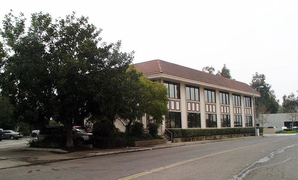 More Photos Of 321 N Rampart St, Orange Office For Lease