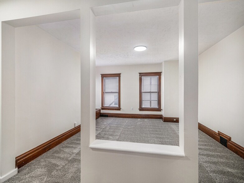 More Photos Of 1618 S 32nd Ave, Omaha Apartments For Sale