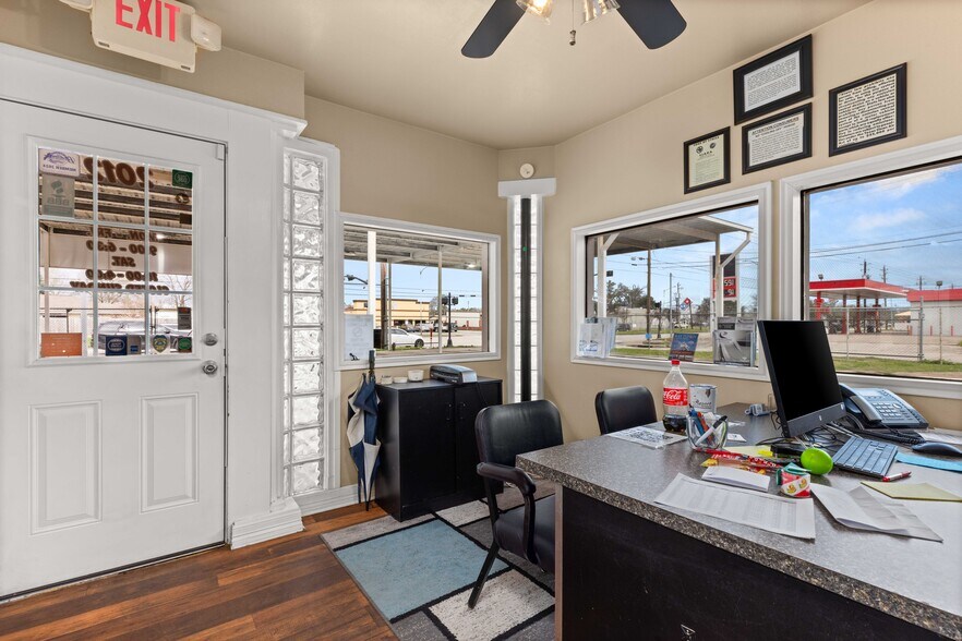 More Photos Of 2012 N Alexander Dr, Baytown Auto Dealership For Sale