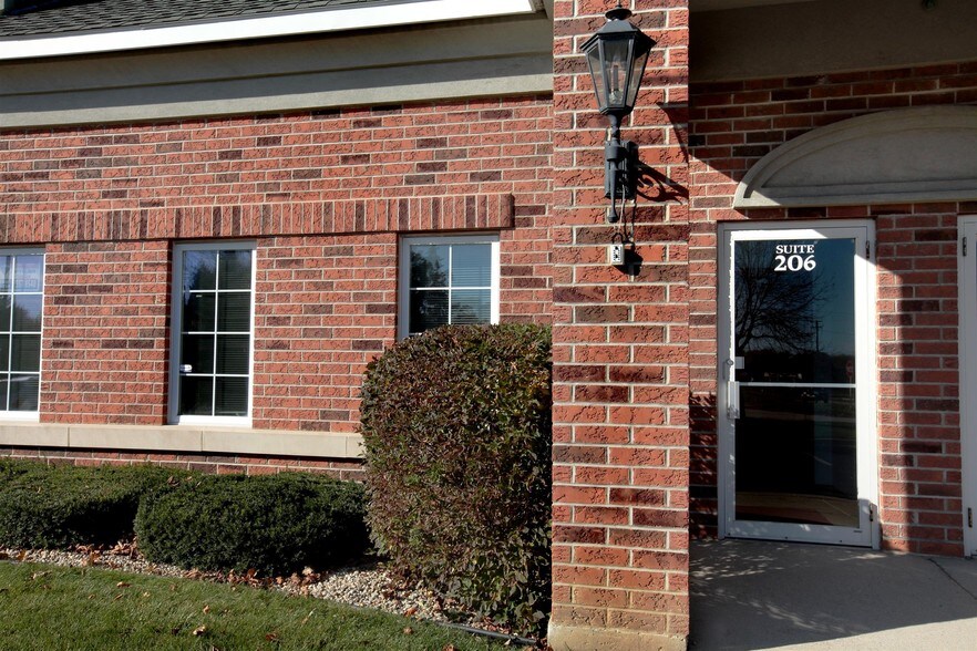 More Photos Of 5445 Grand Ave, Gurnee Medical For Sale