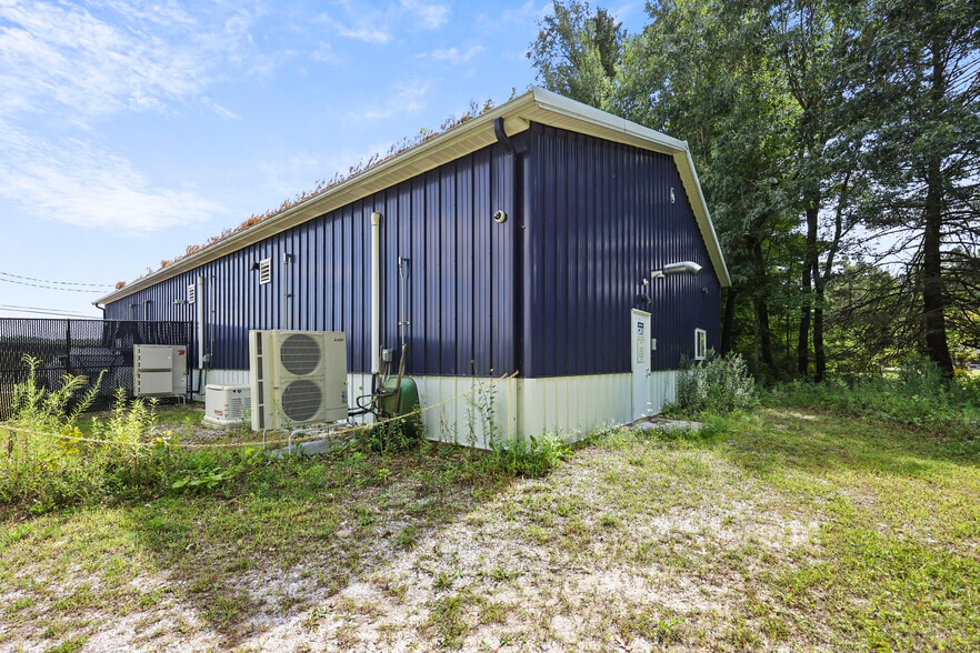 More Photos Of 700 S Main St, Sheffield Refrigeration Cold Storage For Sale