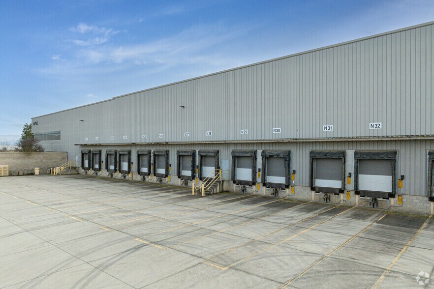 More Photos Of 1700 Schuster Rd, Delano Distribution For Lease