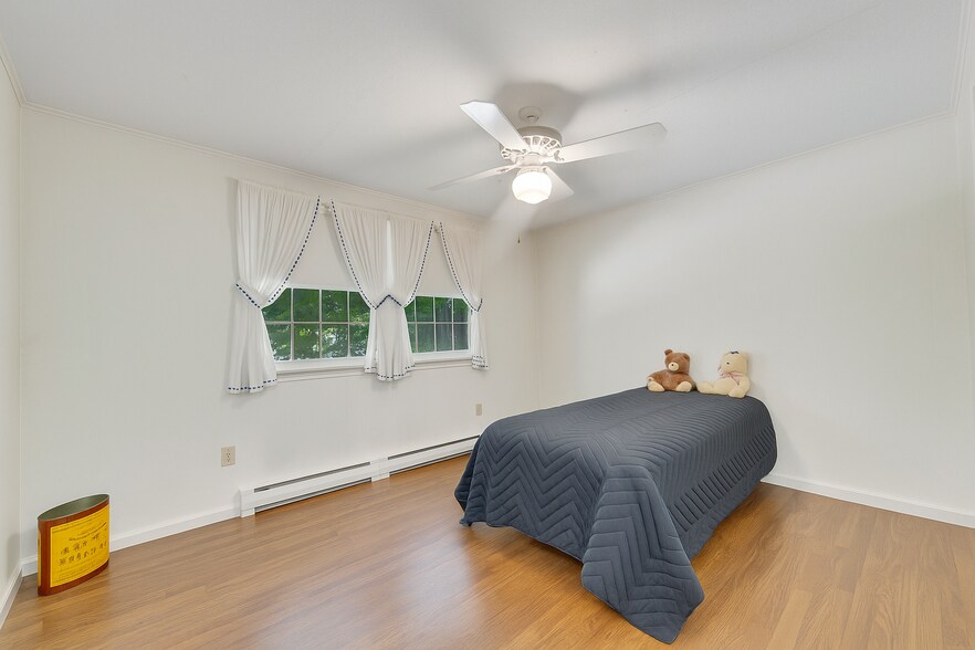 More Photos Of 77 Hancock Rd, Peterborough Flex For Sale