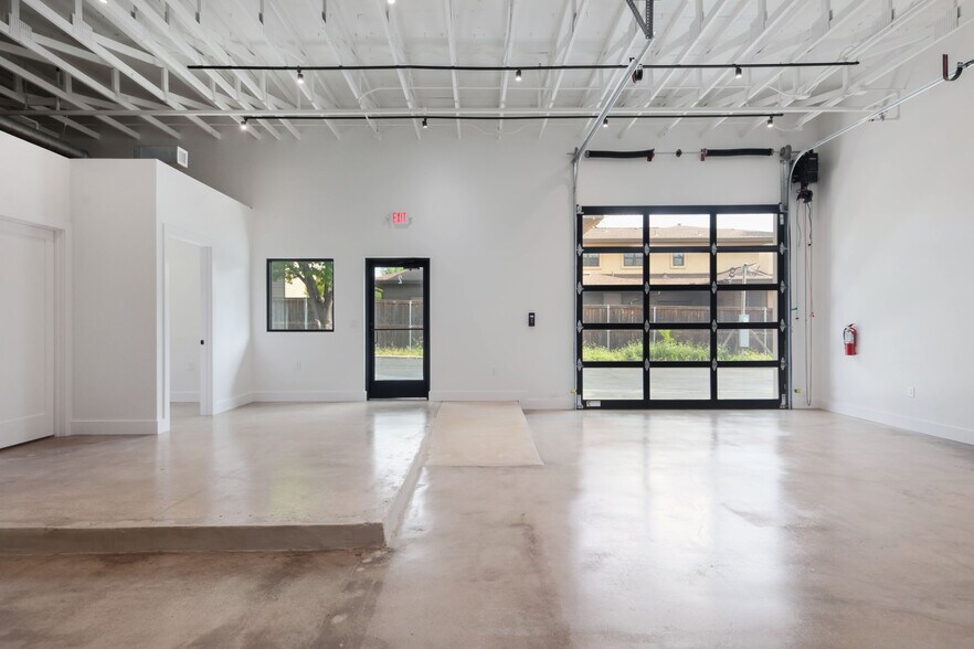 More Photos Of 5602 Clay Ave, Austin Loft Creative Space For Lease
