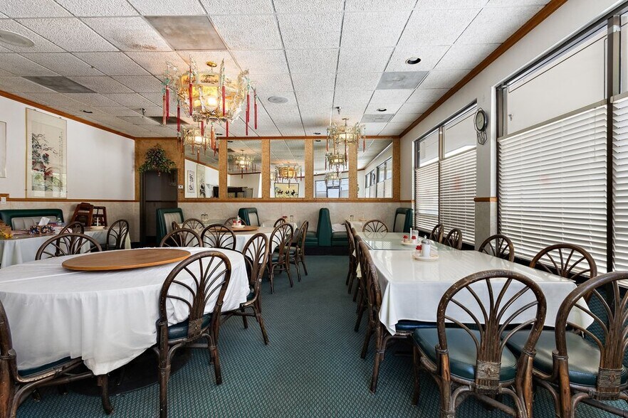 More Photos Of 640-650 W Covell Blvd, Davis Restaurant For Lease