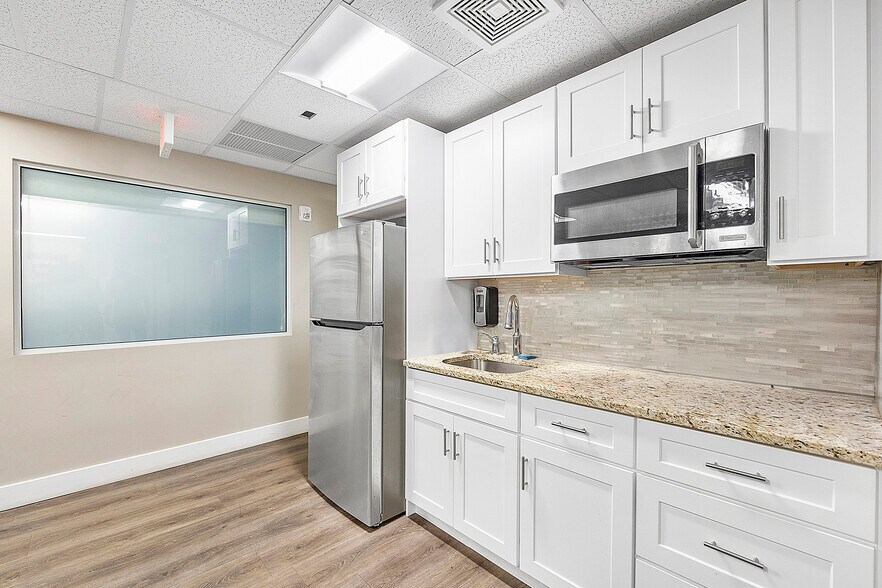 More Photos Of 5300 N Federal Hwy, Fort Lauderdale Office For Sale