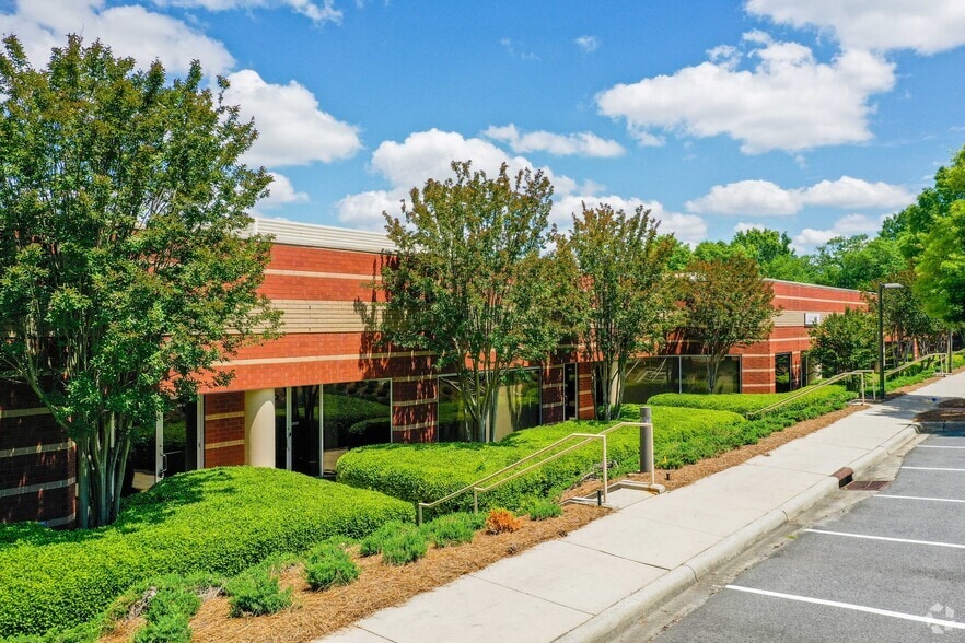 More Photos Of 9129 MONROE Rd, Charlotte Unknown For Lease