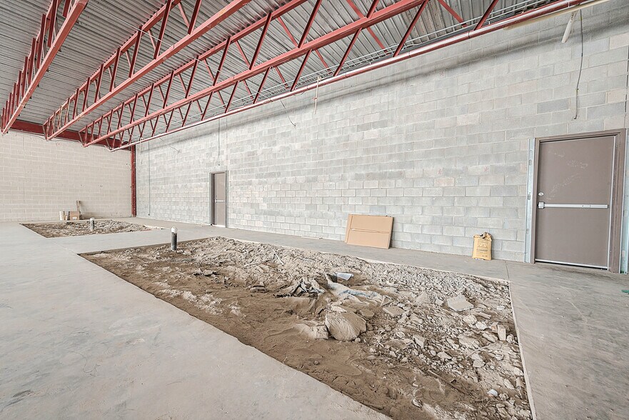 More Photos Of 7755 N Wayside Dr, Houston General Retail For Lease