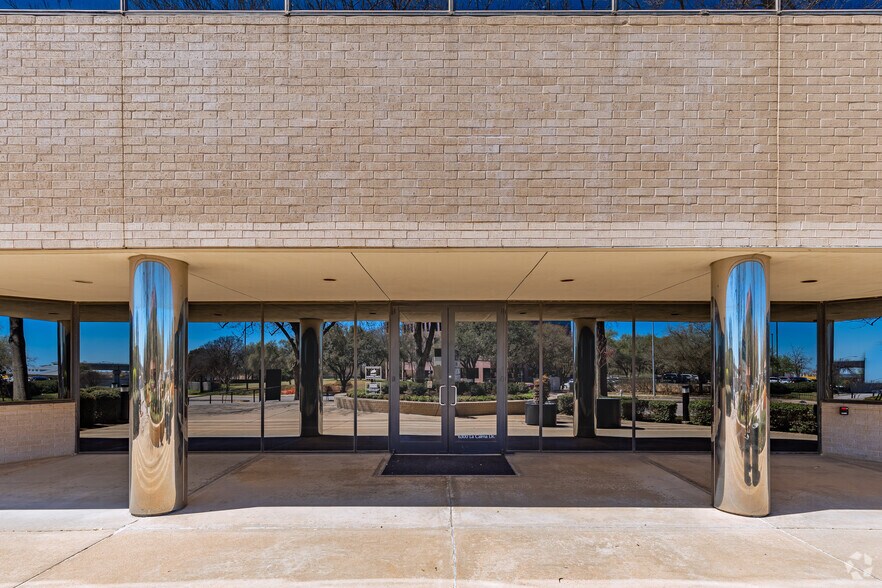 More Photos Of 6300 La Calma Dr, Austin Office For Lease